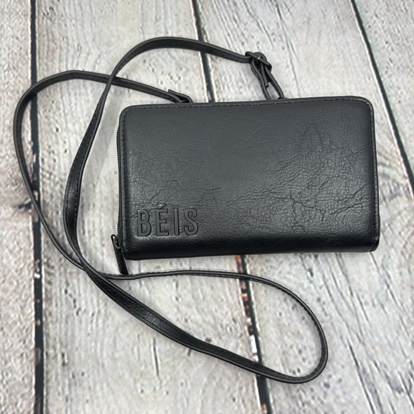 ⭐️EUC! Beis Travel Wallet in black - Picture 1 of 8